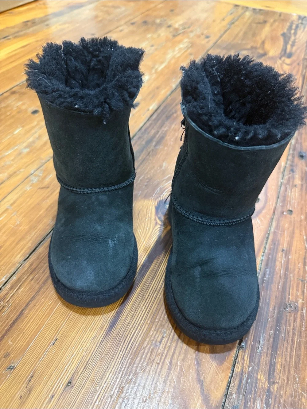 UGG Kids Toddler Black Plush-Lined Shearling Boots Size 9